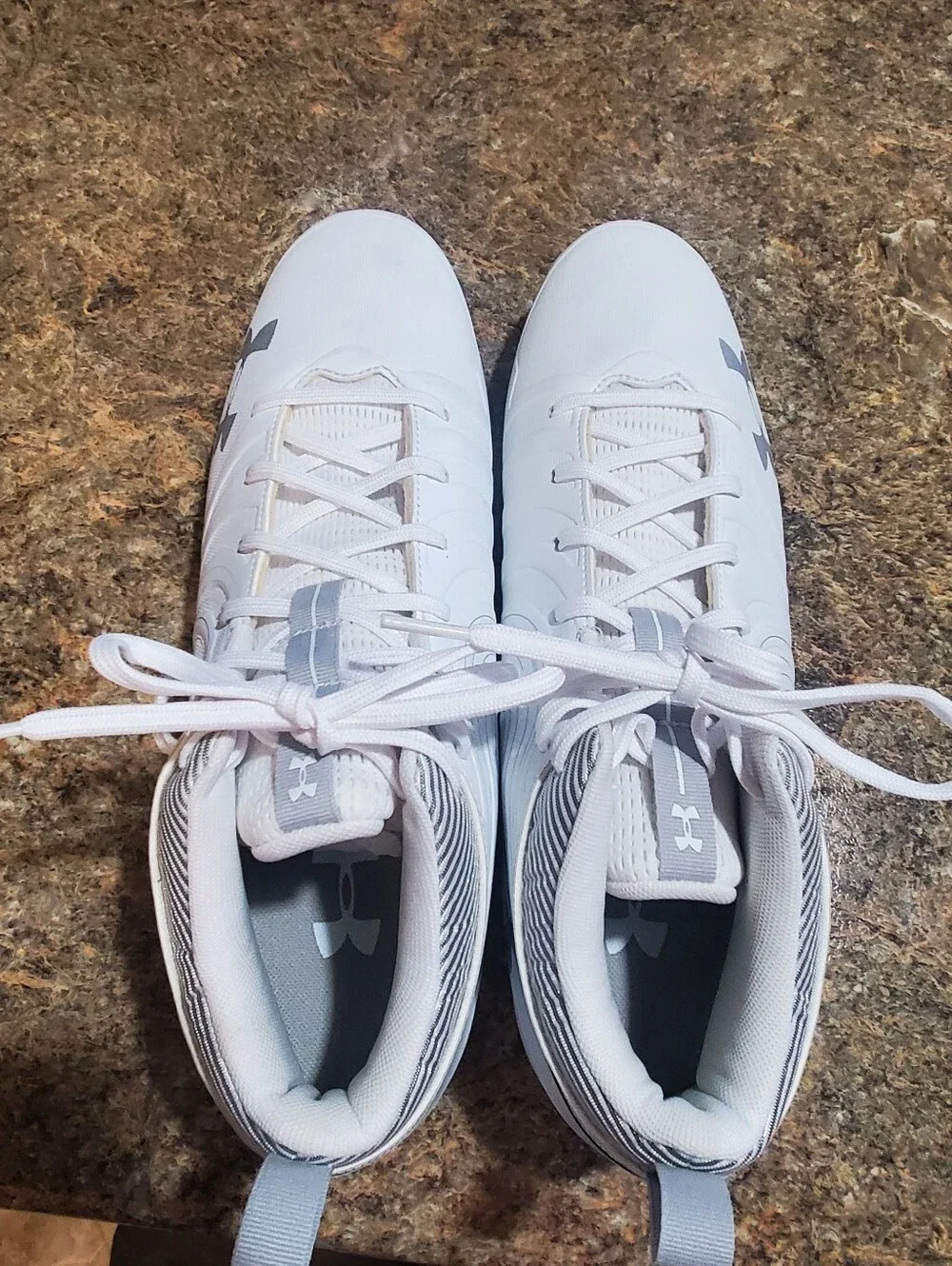 UNDER ARMOUR NWOT SZ 14. NITRO MID MC FOOTBALL CLEATS. WHITE SILVER